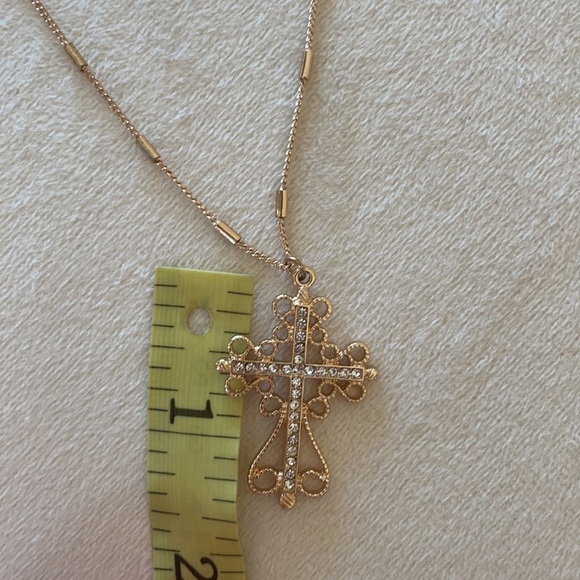 COPY - Junior 2 in 1 cross pendant. NWOT. Pearl Chocker drops to gold tone cros… - Picture 4 of 4